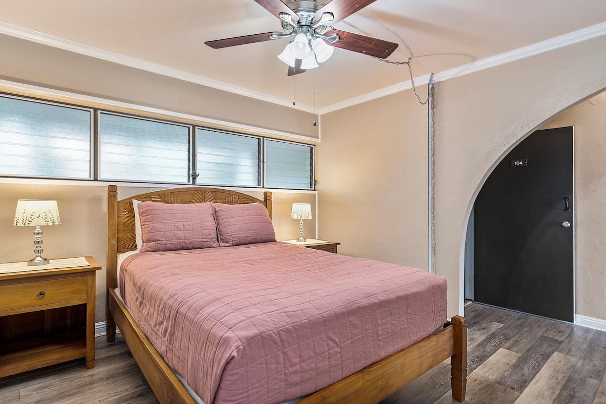 Condo in Kailua-Kona · ★4.83 · 1 bedroom · 2 beds · 1 private bath - Photo 3