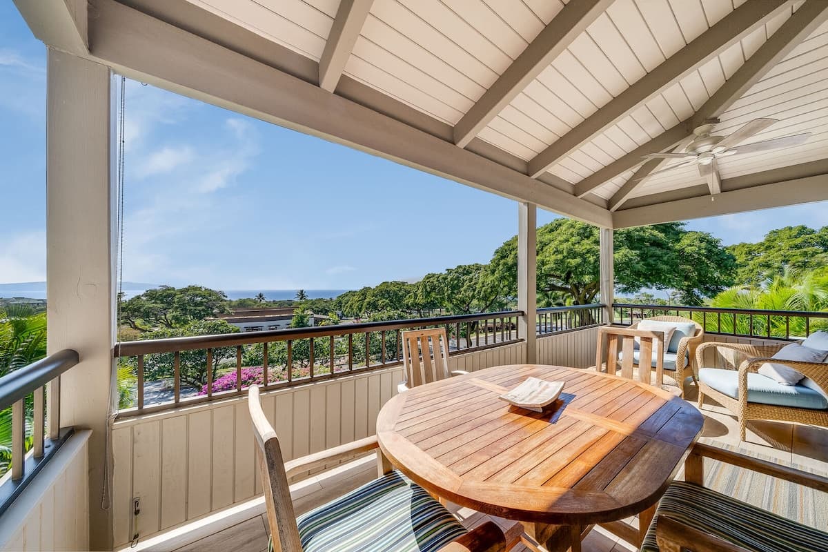 Condo in Kihei · ★4.74 · 2 bedrooms · 2 beds · 2 baths - Photo 2