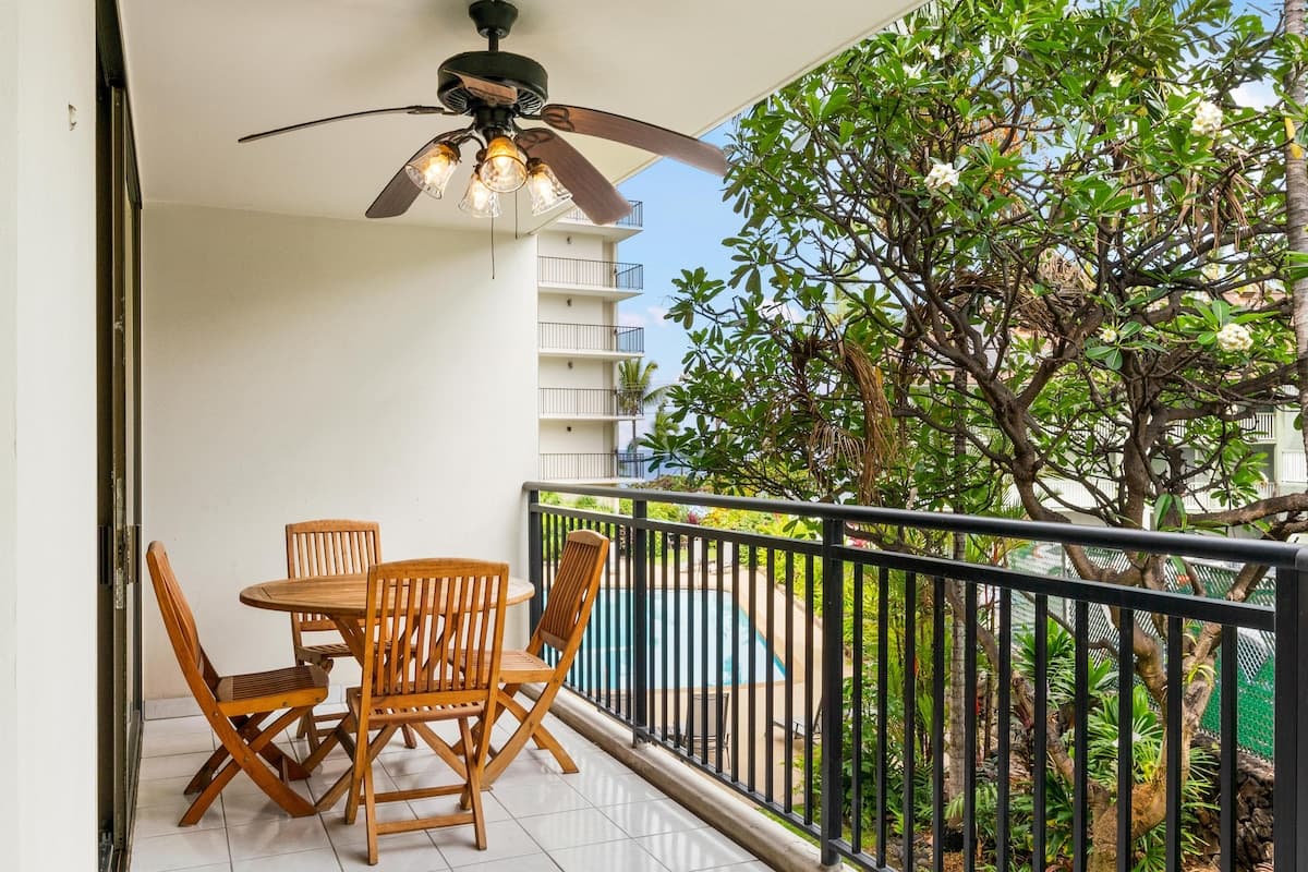 Condo in Kailua-Kona · ★4.38 · 2 bedrooms · 2 beds · 2 shared baths - Photo 1