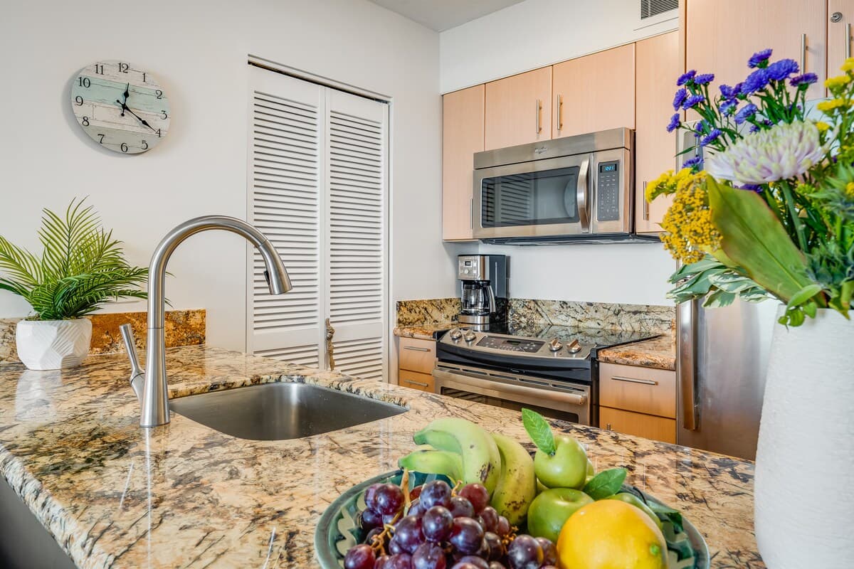 Condo in Lahaina · ★4.98 · 1 bedroom · 1 bed · 1 private bath - Photo 3