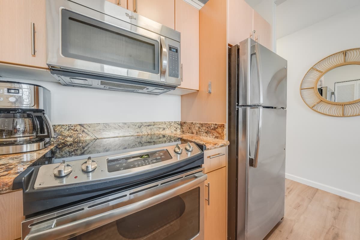 Condo in Lahaina · ★4.98 · 1 bedroom · 1 bed · 1 private bath - Photo 4
