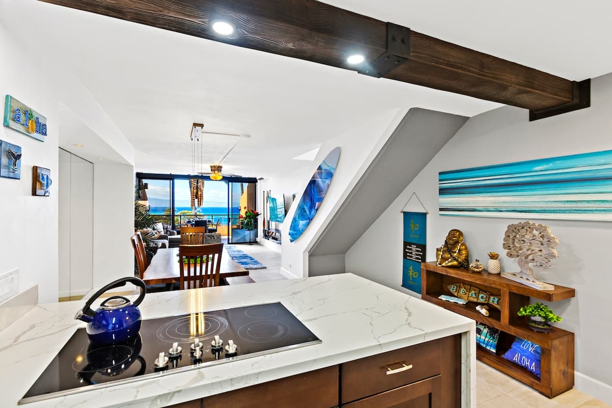 Home in Lahaina · ★4.74 · 2 bedrooms · 3 beds · 2 baths - Photo 5