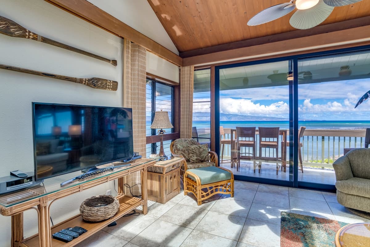 Condo in Lahaina · ★4.43 · 3 bedrooms · 4 beds · 2 shared baths - Photo 2