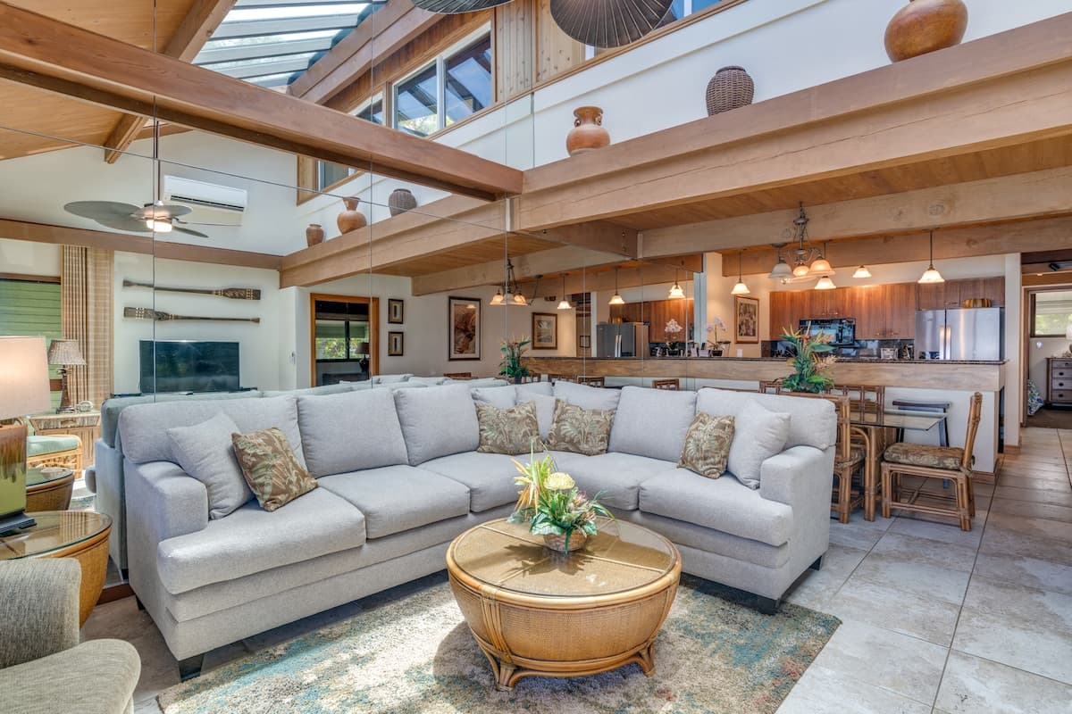 Condo in Lahaina · ★4.43 · 3 bedrooms · 4 beds · 2 shared baths - Photo 1