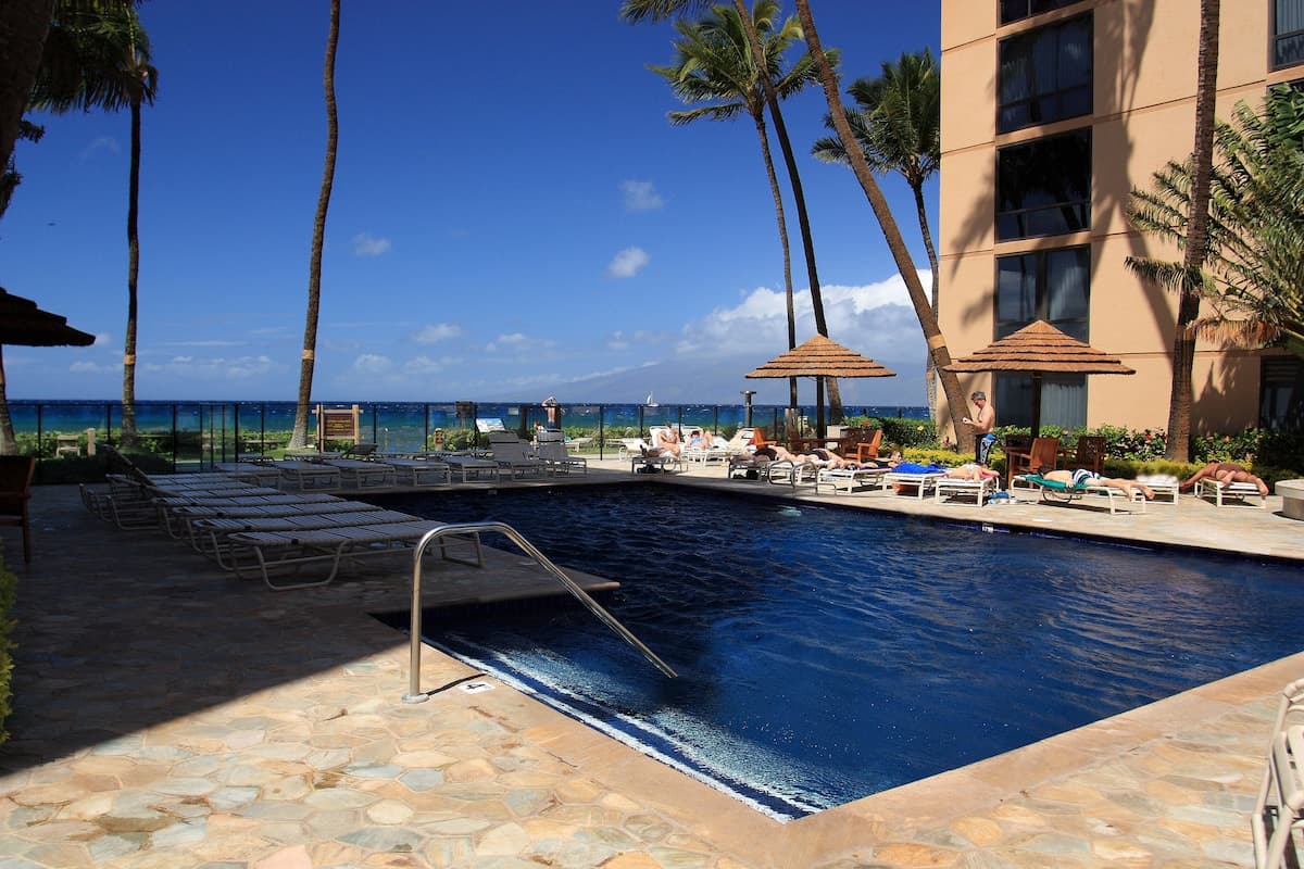 Condo in Lahaina · ★5.0 · 1 bedroom · 2 beds · 1 shared bath - Photo 3