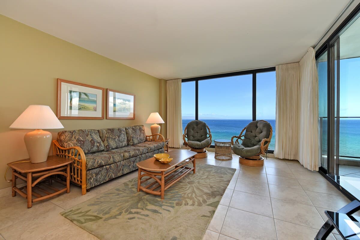 Condo in Lahaina · ★5.0 · 1 bedroom · 2 beds · 1 shared bath - Photo 4