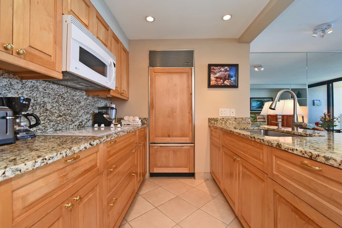 Condo in Lahaina · ★4.0 · Studio · 1 bed · 1 bath - Photo 3