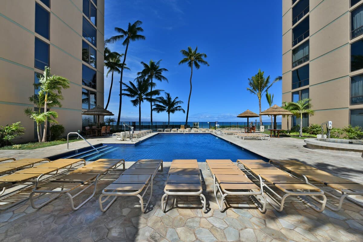 Condo in Lahaina · ★4.0 · Studio · 1 bed · 1 bath - Photo 2