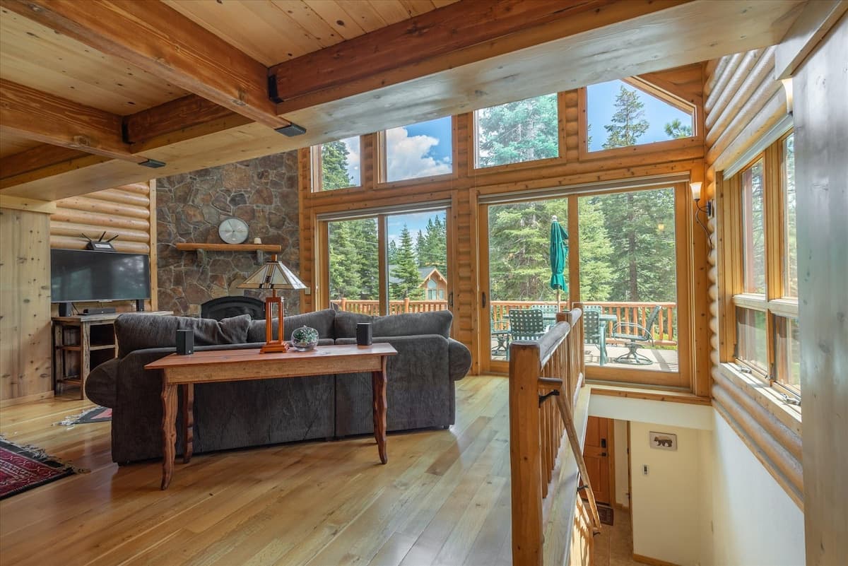 Log Cabin with Hot Tub & Sauna, Near Lake - Photo 2