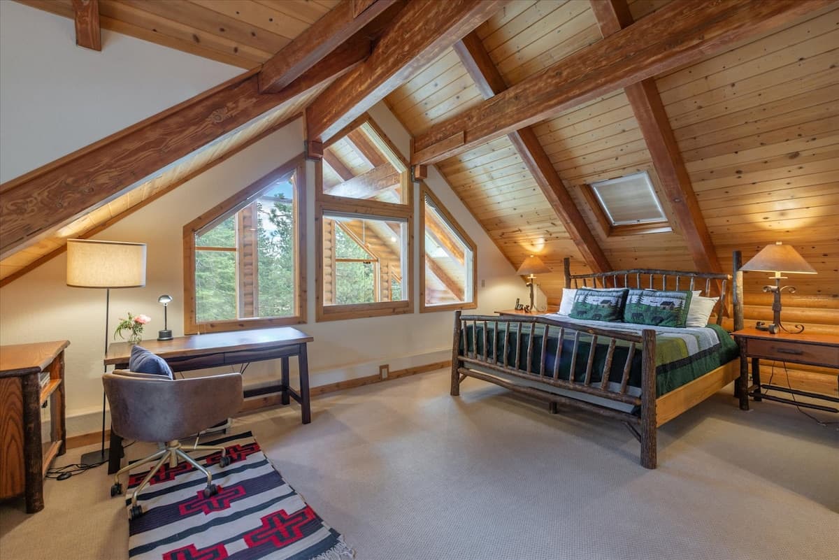 Log Cabin with Hot Tub & Sauna, Near Lake - Photo 4
