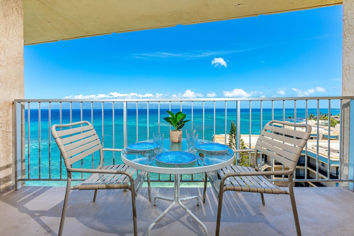 Condo in Lahaina · ★4.7 · 1 bedroom · 2 beds · 1 shared bath - Photo 1