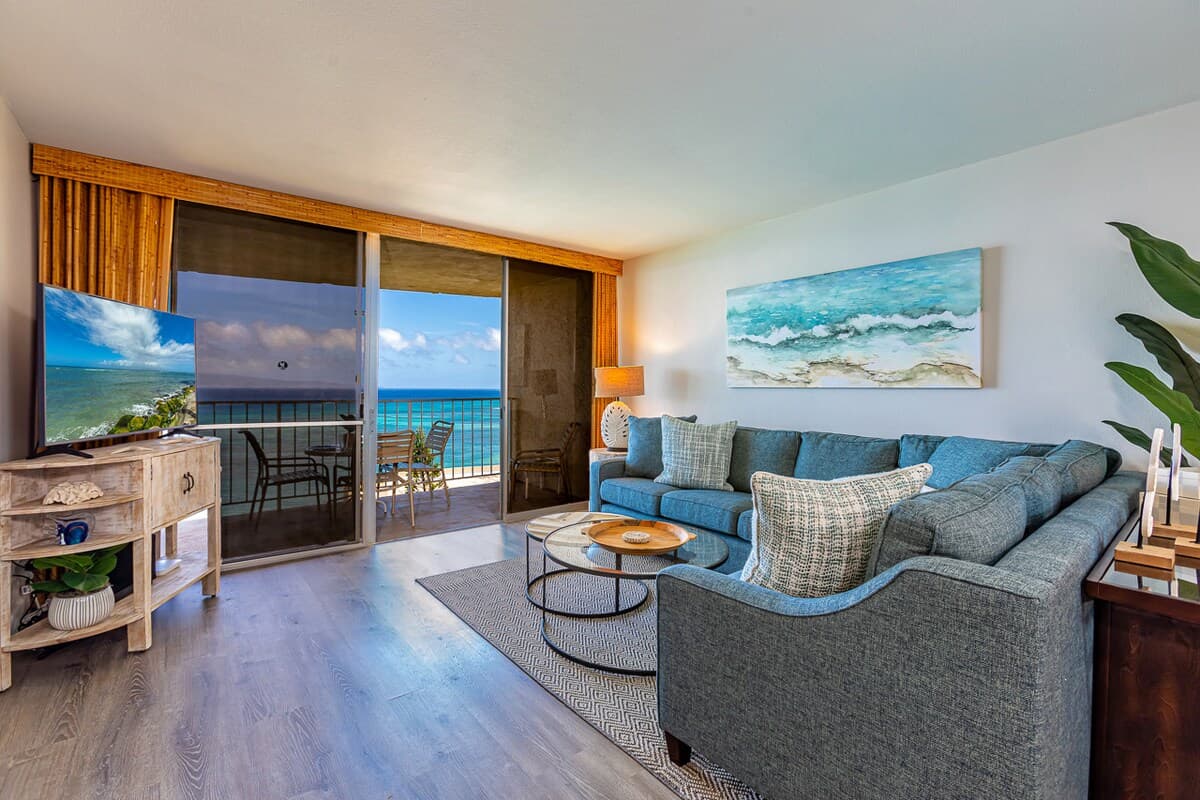 Condo in Lahaina · ★4.7 · 1 bedroom · 2 beds · 1 shared bath - Photo 5