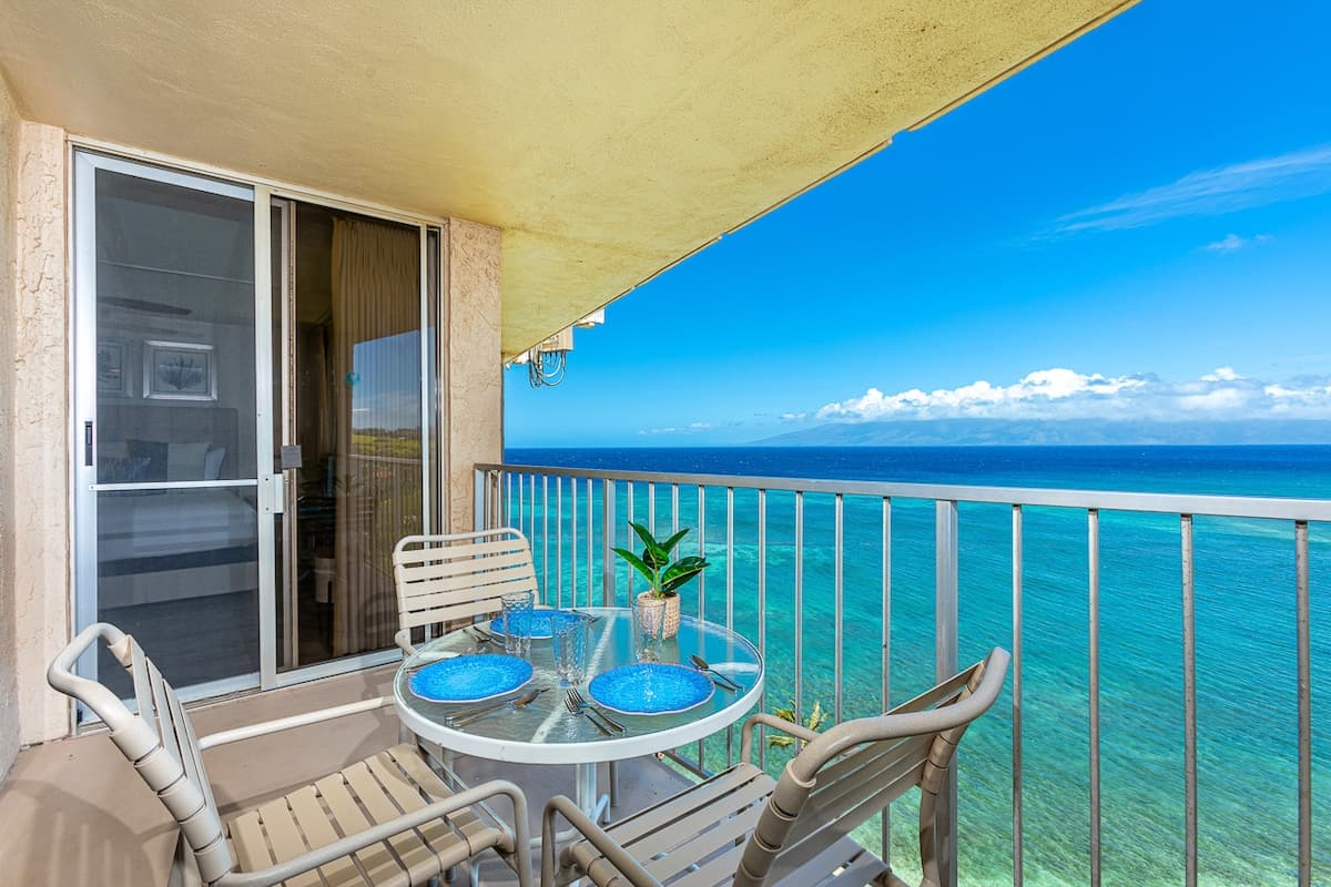 Condo in Lahaina · ★4.7 · 1 bedroom · 2 beds · 1 shared bath - Photo 2