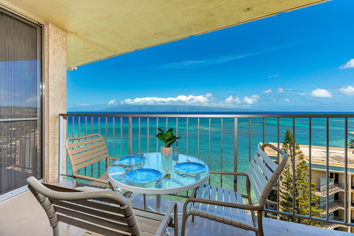 Condo in Lahaina · ★4.7 · 1 bedroom · 2 beds · 1 shared bath - Photo 3