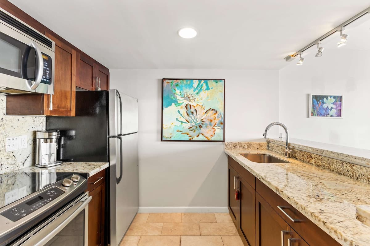 Stunning Ocean View | Free Parking - Photo 2