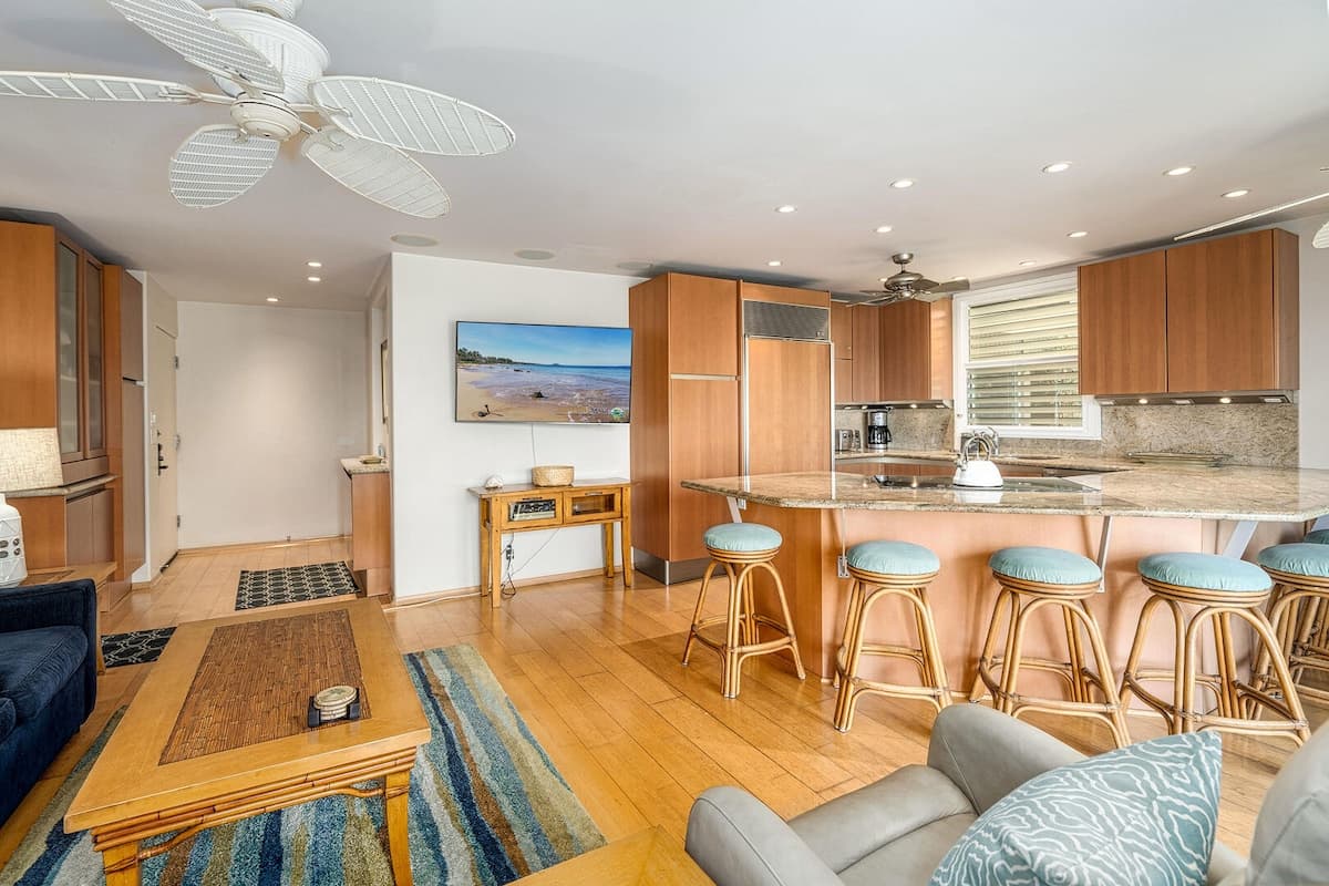 Condo in Kihei · ★4.33 · 2 bedrooms · 3 beds · 2 private baths - Photo 4