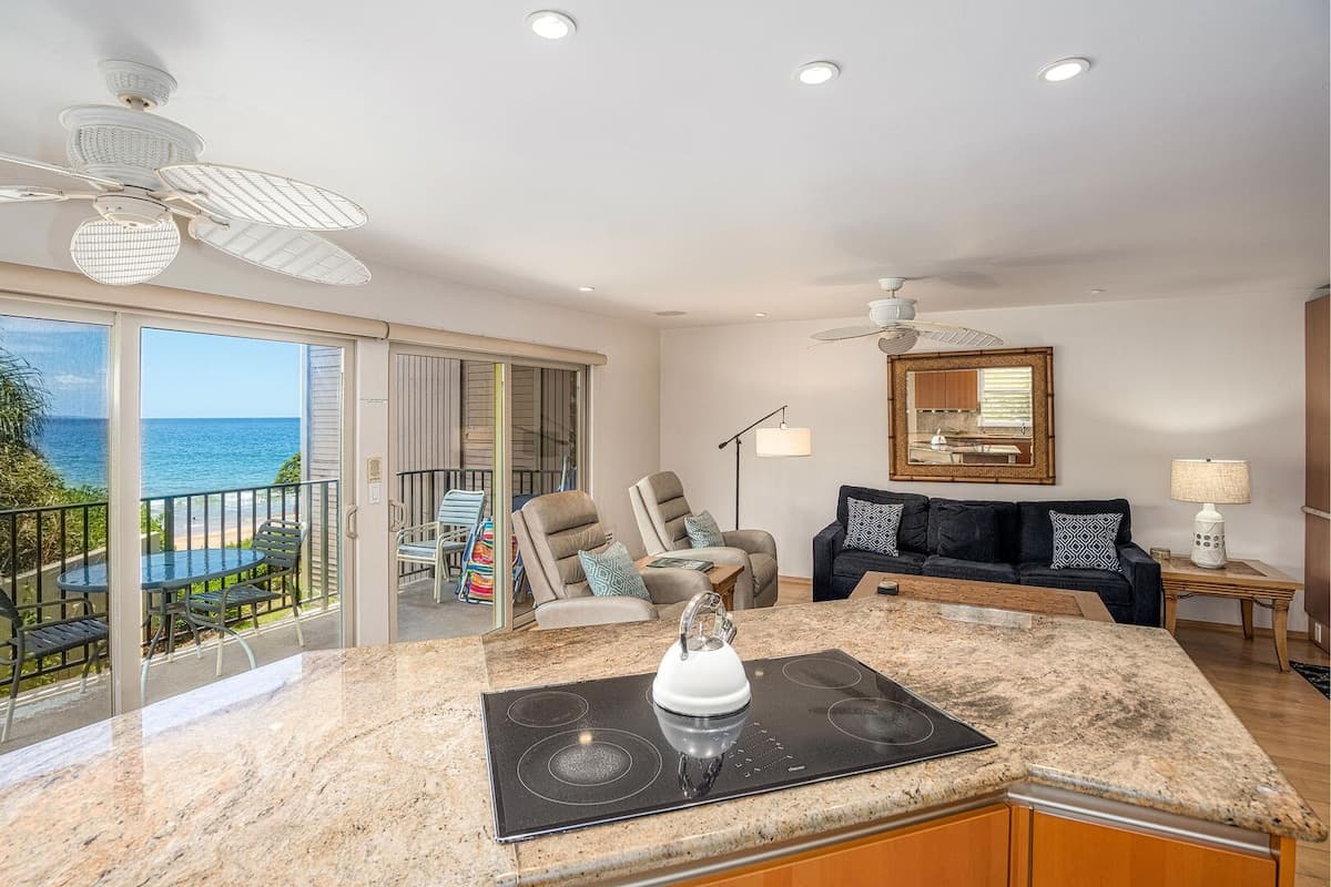 Condo in Kihei · ★4.33 · 2 bedrooms · 3 beds · 2 private baths - Photo 3