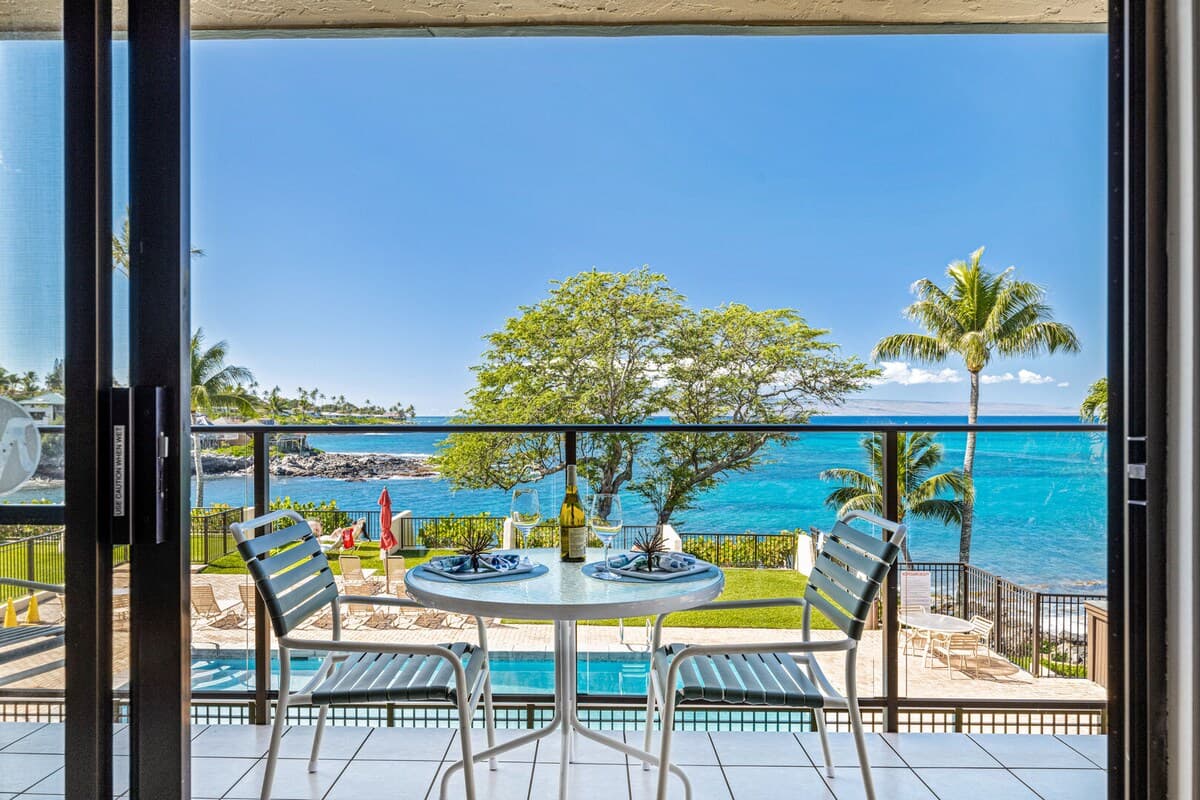 Condo in Lahaina · ★4.88 · 1 bedroom · 2 beds · 1 bath - Photo 4