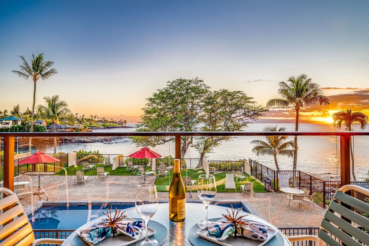 Condo in Lahaina · ★4.88 · 1 bedroom · 2 beds · 1 bath - Photo 2