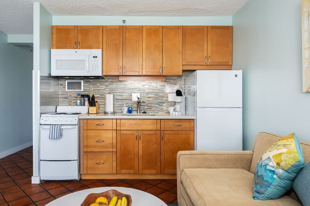 Condo in Honolulu · ★4.83 · 1 bedroom · 2 beds · 1 private bath - Photo 3