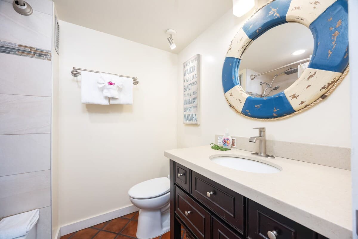 Condo in Honolulu · ★4.83 · 1 bedroom · 2 beds · 1 private bath - Photo 5