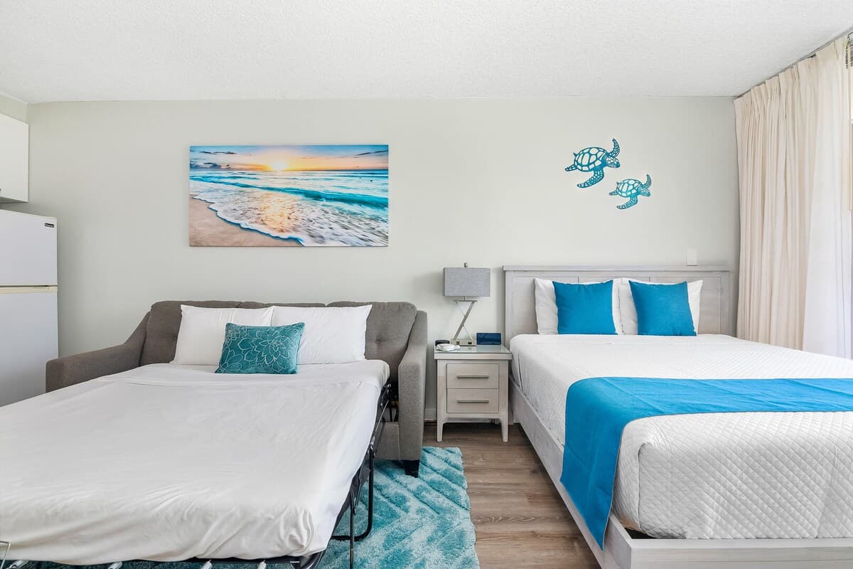 Condo in Honolulu · ★4.75 · 1 bedroom · 2 beds · 1 private bath - Photo 5