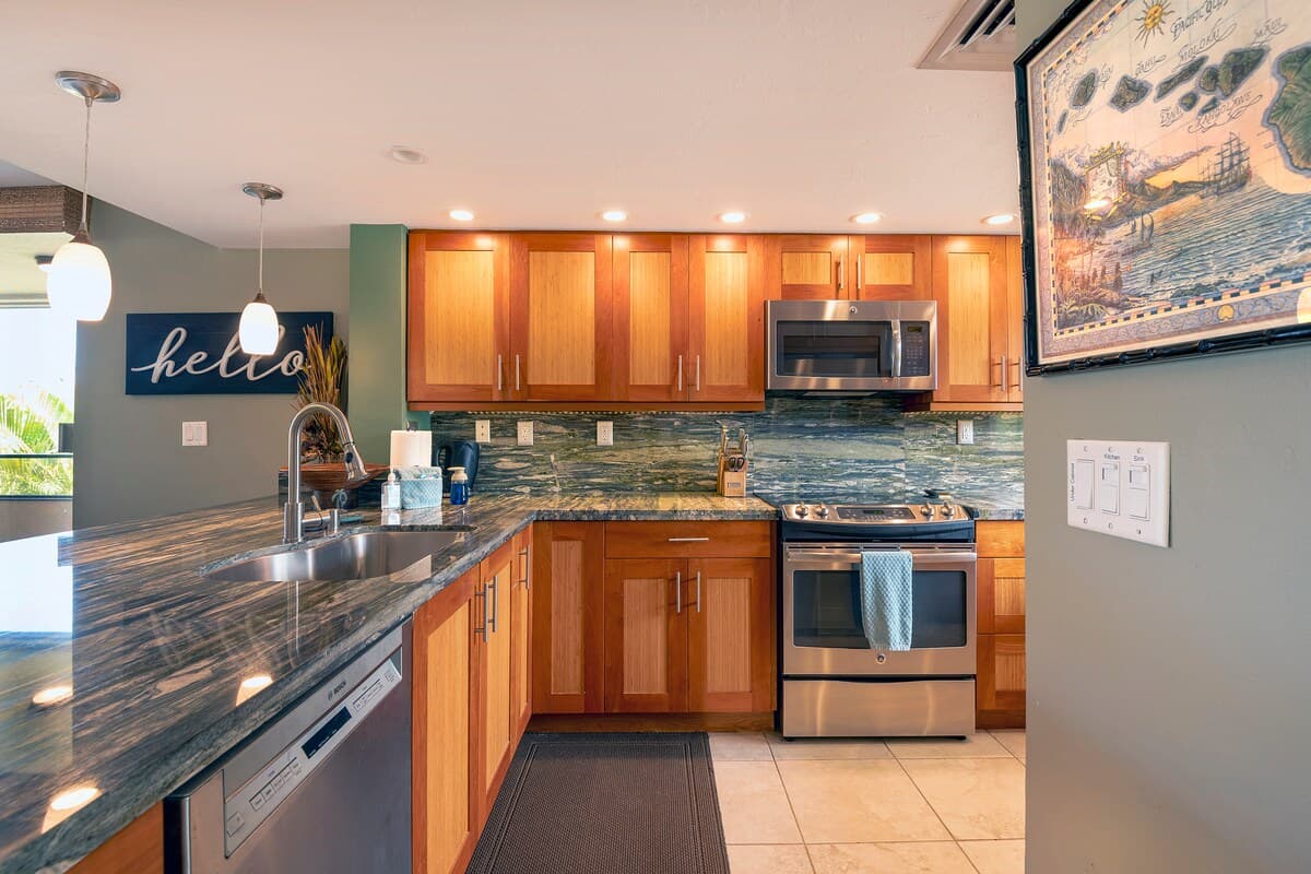 Condo in Kailua-Kona · ★4.74 · 2 bedrooms · 2 beds · 2 baths - Photo 3