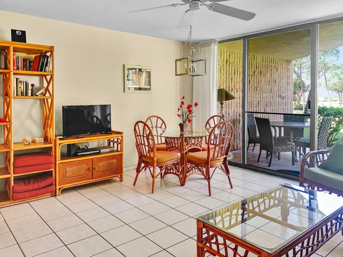 Condo in Kihei · ★4.83 · 1 bedroom · 3 beds · 2 private baths - Photo 4