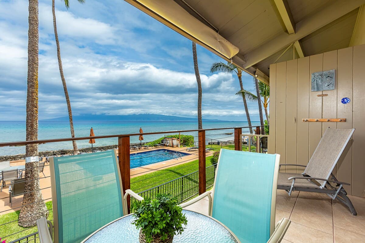Condo in Lahaina · ★4.71 · 1 bedroom · 2 beds · 1 shared bath - Photo 2