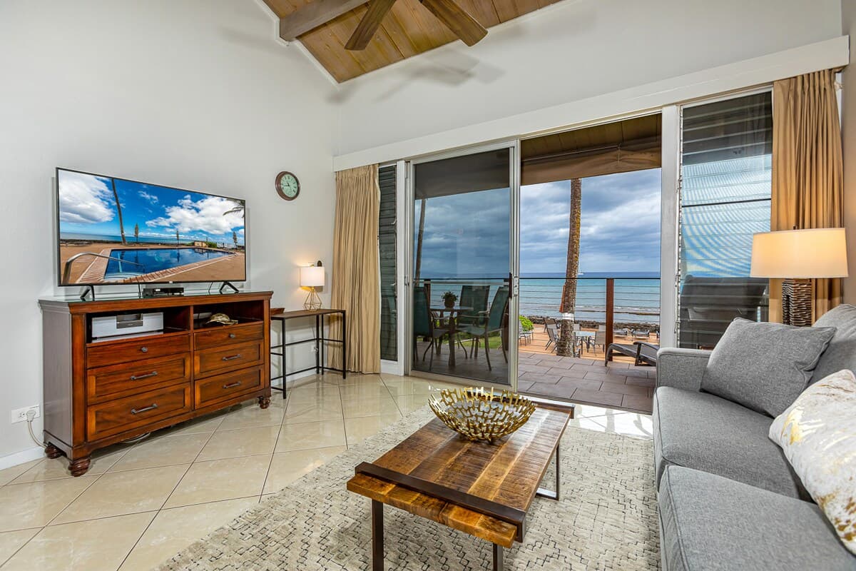 Condo in Lahaina · ★4.71 · 1 bedroom · 2 beds · 1 shared bath - Photo 4