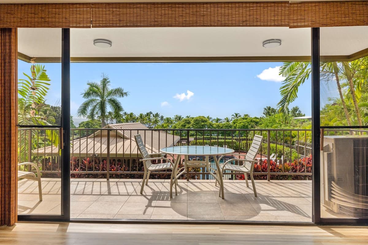 Condo in Kailua-Kona · ★4.9 · 2 bedrooms · 4 beds · 2 private baths - Photo 2