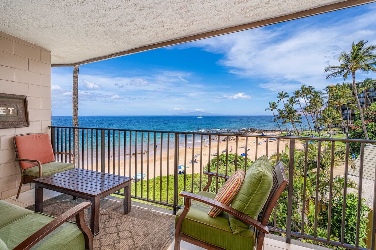 Condo in Kihei · ★4.67 · 2 bedrooms · 2 beds · 2 baths - Photo 1