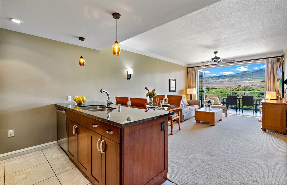Condo in Lahaina · ★4.78 · 1 bedroom · 2 beds · 1 bath - Photo 4