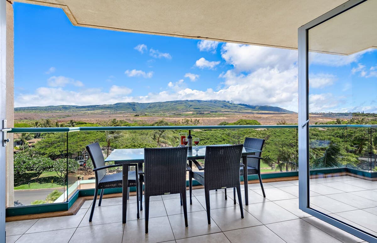 Condo in Lahaina · ★4.78 · 1 bedroom · 2 beds · 1 bath - Photo 2