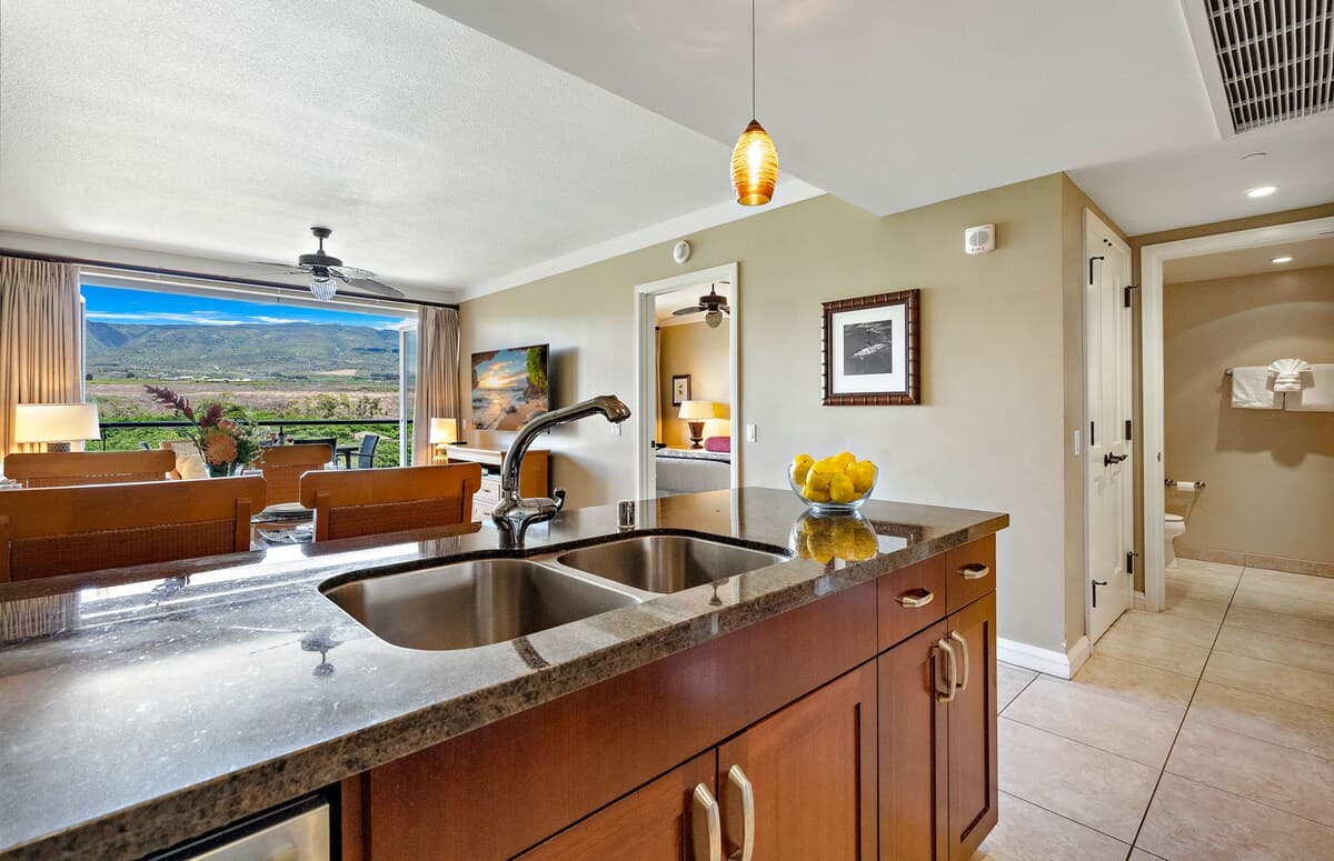 Condo in Lahaina · ★4.78 · 1 bedroom · 2 beds · 1 bath - Photo 3