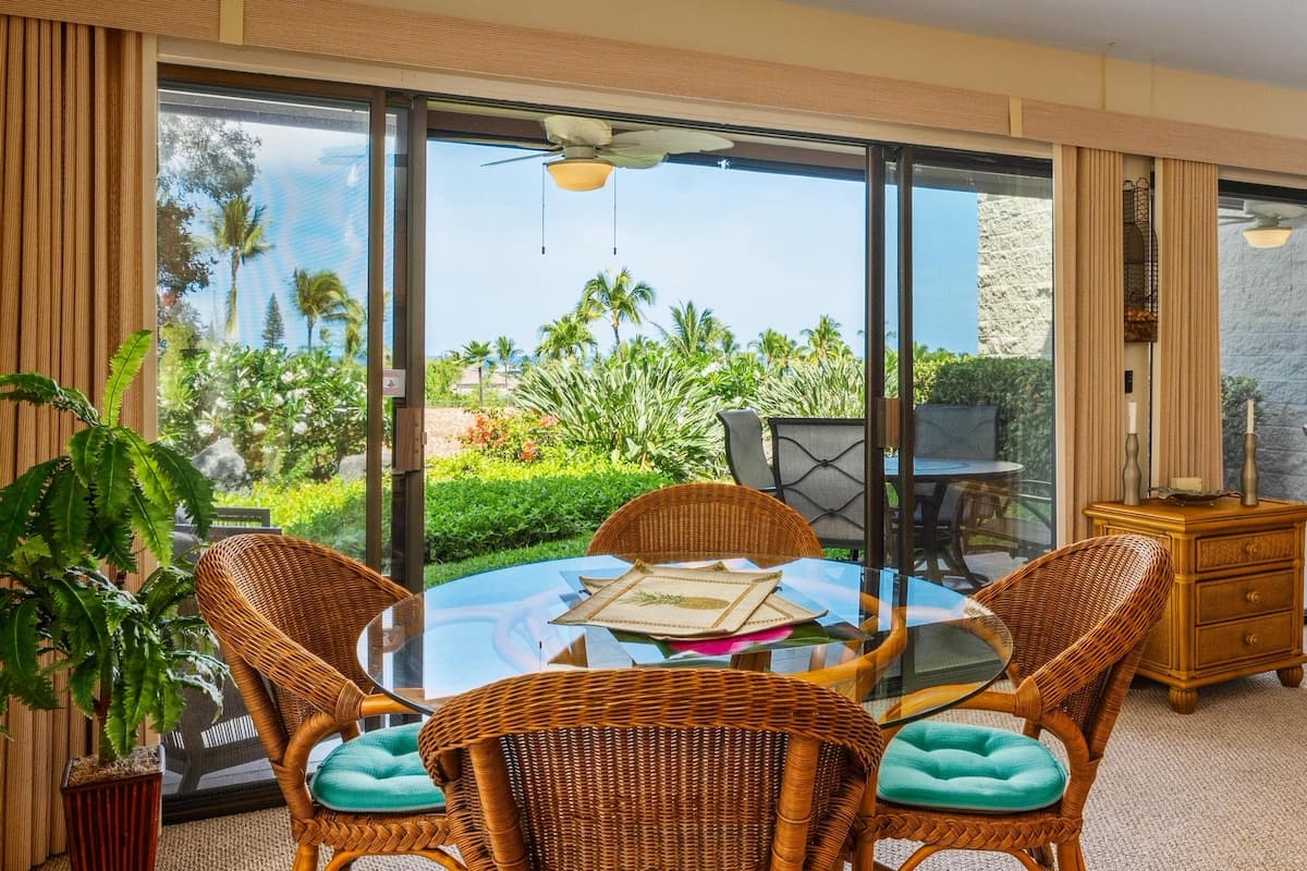 Condo in Kailua-Kona · ★4.79 · 2 bedrooms · 3 beds · 2 shared baths - Photo 3