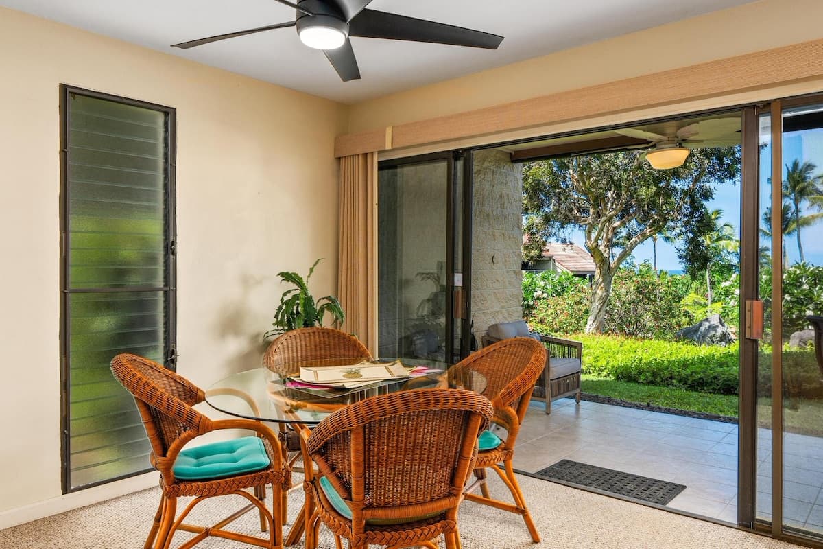 Condo in Kailua-Kona · ★4.79 · 2 bedrooms · 3 beds · 2 shared baths - Photo 4