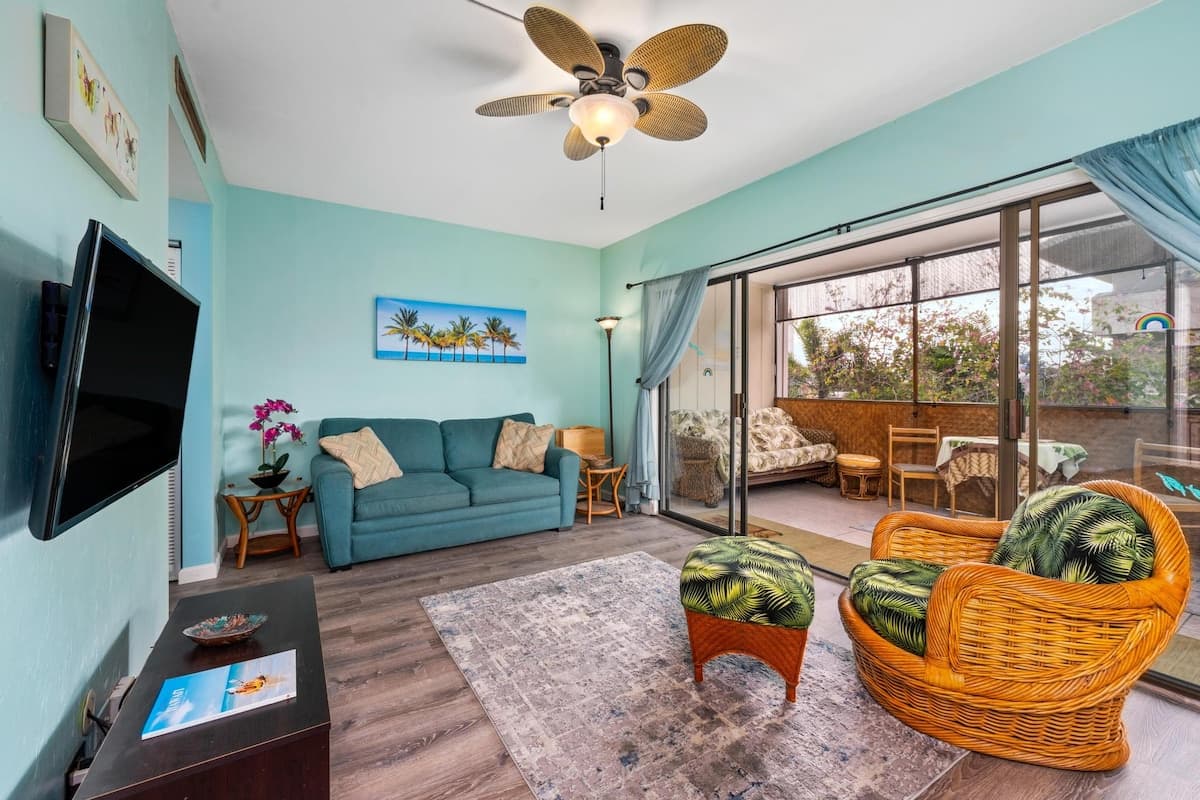 Condo in Kailua-Kona · ★4.38 · 1 bedroom · 2 beds · 1 bath - Photo 1