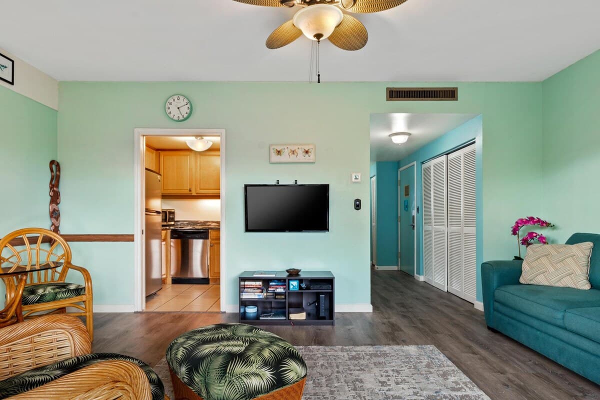 Condo in Kailua-Kona · ★4.38 · 1 bedroom · 2 beds · 1 bath - Photo 3