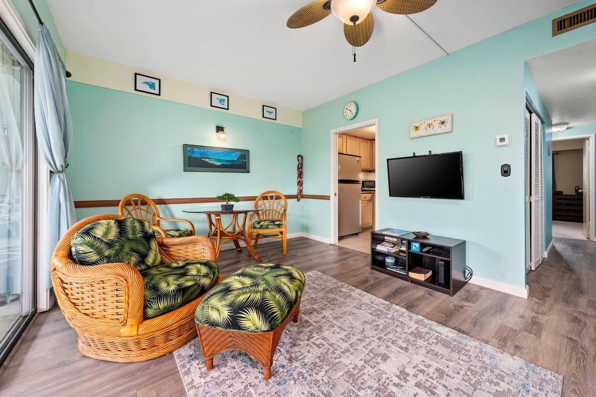 Condo in Kailua-Kona · ★4.38 · 1 bedroom · 2 beds · 1 bath - Photo 4