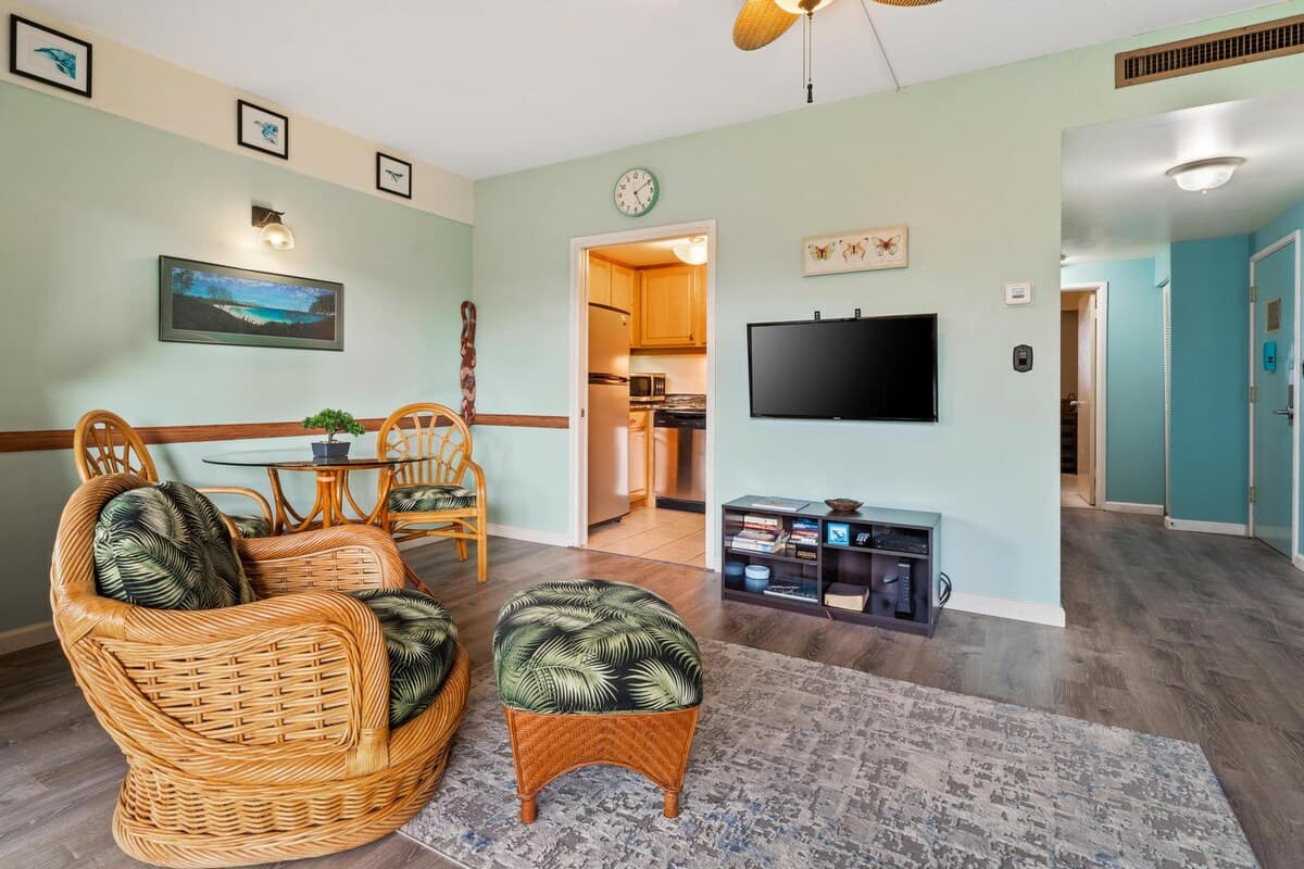 Condo in Kailua-Kona · ★4.38 · 1 bedroom · 2 beds · 1 bath - Photo 2