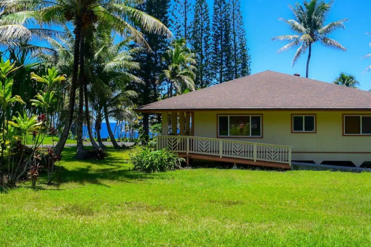 Home in Pahoa · ★4.78 · 3 bedrooms · 4 beds · 2 private baths - Photo 2