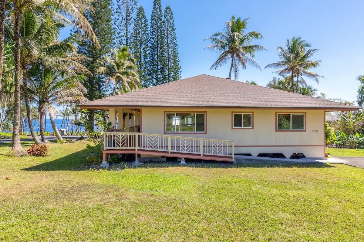 Home in Pahoa · ★4.78 · 3 bedrooms · 4 beds · 2 private baths - Photo 3
