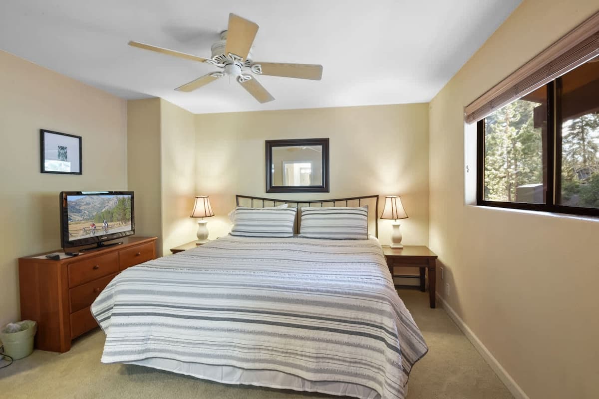 Home in Incline Village · ★3.67 · 3 bedrooms · 5 beds · 3 private baths - Photo 4