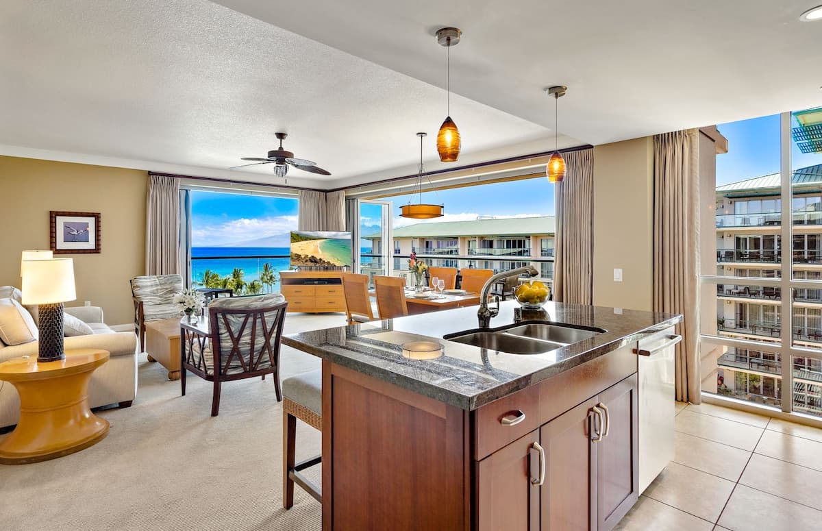 Condo in Lahaina · ★5.0 · 2 bedrooms · 3 beds · 2 baths - Photo 2