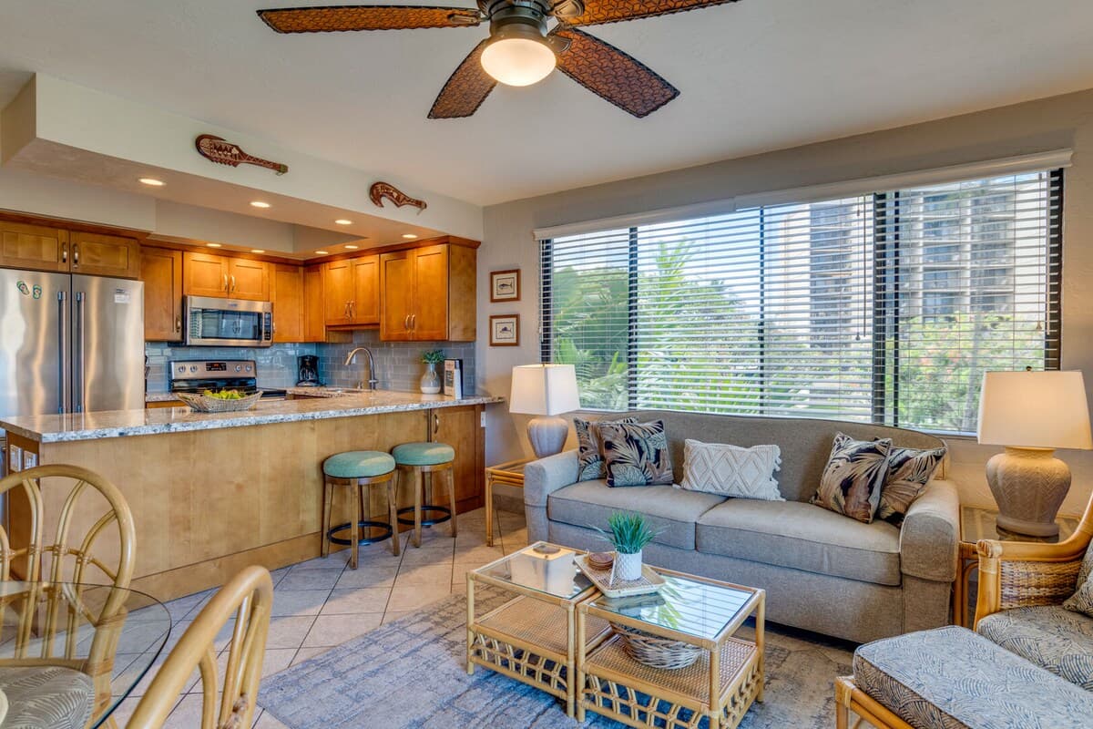 Condo in Lahaina · ★4.75 · 1 bedroom · 2 beds · 1 private bath - Photo 5