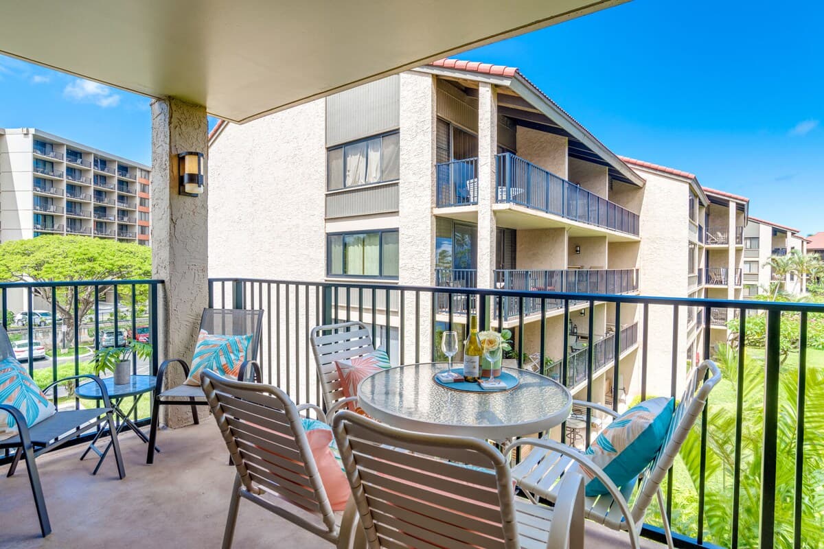 Condo in Lahaina · ★4.75 · 1 bedroom · 2 beds · 1 private bath - Photo 3