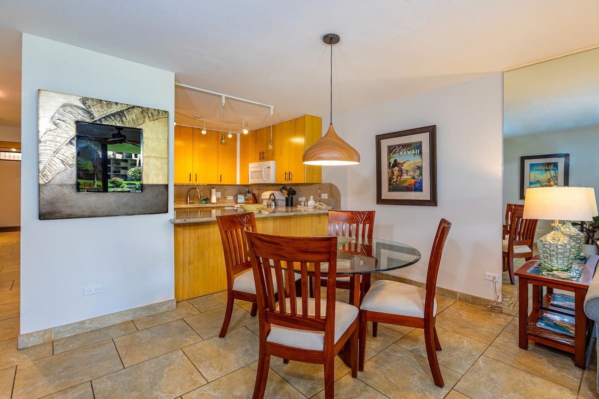 Condo in Kihei · ★4.75 · 1 bedroom · 2 beds · 2 private baths - Photo 5