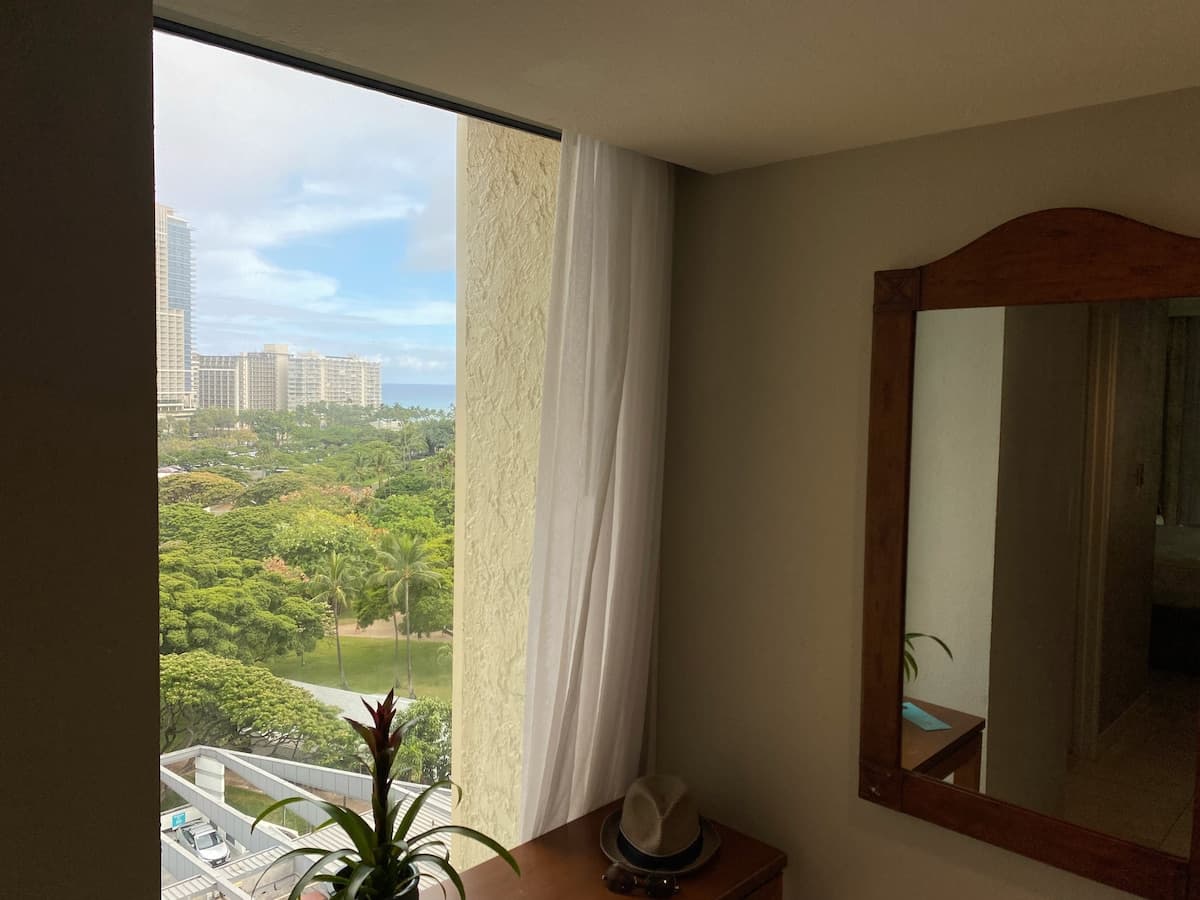 Luana Waikiki Hotel - Studio with Ocean View - Photo 4