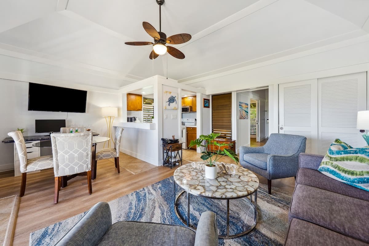 KP313 -Top FL | Partial Ocean •Pool•Gym•AC - Photo 2